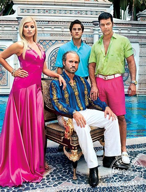 gianni versace 1x01 español latino|El asesinato de Gianni Versace .